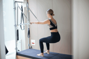 Diferencias entre pilates suelo y pilates con máquinas